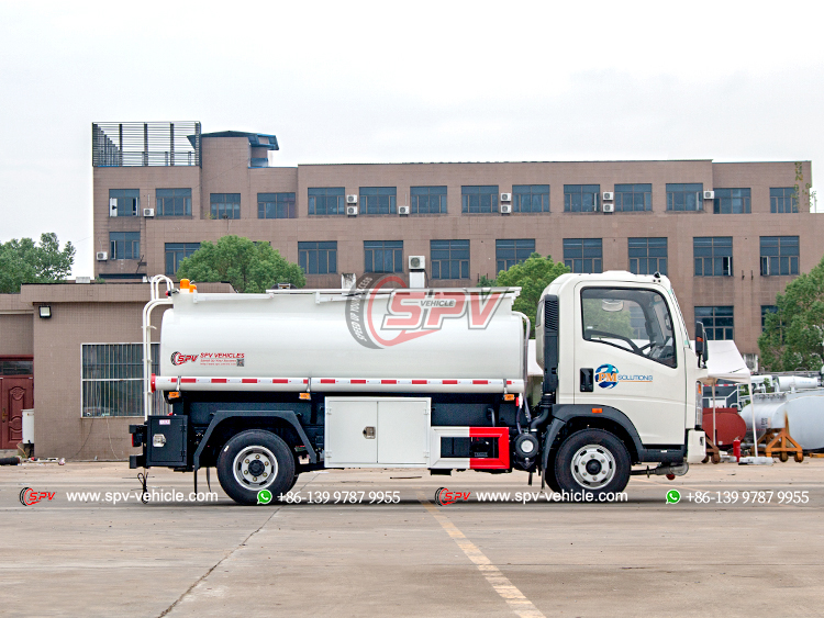 HOWO Fuel Hauling Bowser - Right Side